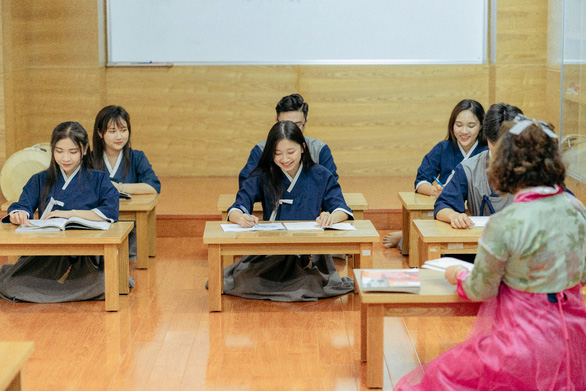 Trường Đại học Văn Hiến hỗ trợ học phí cho Tân Sinh viên - Ảnh 4. Trường Đại học Văn Hiến hỗ trợ học phí cho Tân Sinh viên - Ảnh 4.
