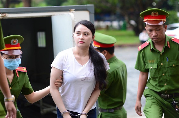 Trùm ma túy Văn Kính Dương xin lỗi con gái và người tình trước tòa - Ảnh 2. Trùm ma túy Văn Kính Dương xin lỗi con gái và người tình trước tòa - Ảnh 2.