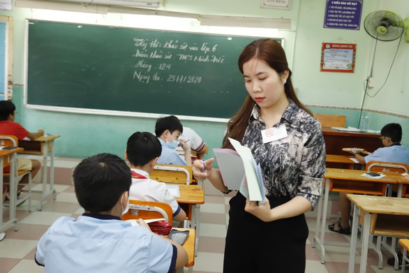 Sáng nay, gần 4.000 học sinh thi vào Trường chuyên Trần Đại Nghĩa - Ảnh 3. Sáng nay, gần 4.000 học sinh thi vào Trường chuyên Trần Đại Nghĩa - Ảnh 3.