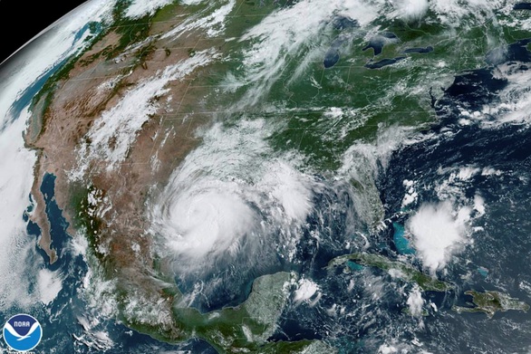 Bão Hanna làm lở đất tại bang Texas, 2 trận bão khác chờ nối đuôi vào Mỹ - Ảnh 1. Bão Hanna làm lở đất tại bang Texas, 2 trận bão khác chờ nối đuôi vào Mỹ - Ảnh 1.