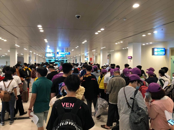 Cần Thơ: Lấy mẫu xét nghiệm tất cả hành khách trên các chuyến bay từ Đà Nẵng - Ảnh 2. Cần Thơ: Lấy mẫu xét nghiệm tất cả hành khách trên các chuyến bay từ Đà Nẵng - Ảnh 2.