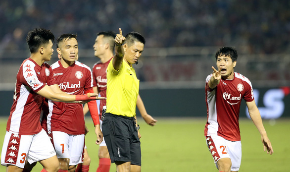 Xung quanh đề xuất thay Trưởng ban trọng tài: Ban chấp hành VFF phải có câu trả lời - Ảnh 1. Xung quanh đề xuất thay Trưởng ban trọng tài: Ban chấp hành VFF phải có câu trả lời - Ảnh 1.