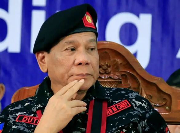 Ông Duterte: Philippines phải chiến với Trung Quốc, nhưng không phải tôi - Ảnh 1.