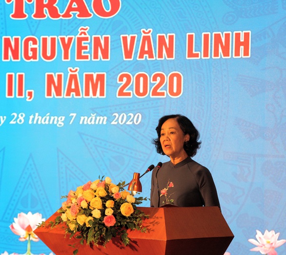 10 cán bộ công đoàn xuất sắc được tặng Giải thưởng Nguyễn Văn Linh - Ảnh 3. 10 cán bộ công đoàn xuất sắc được tặng Giải thưởng Nguyễn Văn Linh - Ảnh 3.