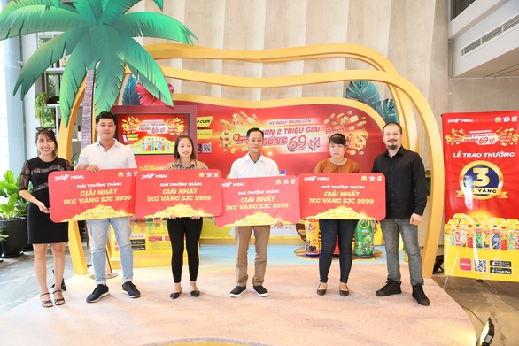 Trúng 1 kg vàng SJC 999.9 khi chơi xé nhãn - Ảnh 1. Trúng 1 kg vàng SJC 999.9 khi chơi xé nhãn - Ảnh 1.
