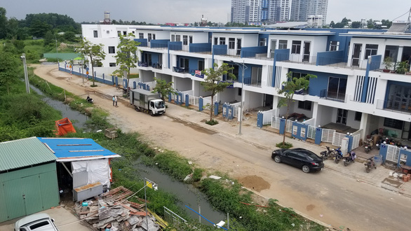 Vụ dân phản ảnh dự án xây dựng lấn rạch, chủ đầu tư hứa hoàn trả hiện trạng - Ảnh 1. Vụ dân phản ảnh dự án xây dựng lấn rạch, chủ đầu tư hứa hoàn trả hiện trạng - Ảnh 1.