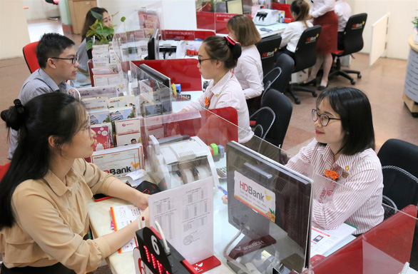 Ngân hàng tăng khuyến mãi để thu hút tiền gửi - Ảnh 1. Ngân hàng tăng khuyến mãi để thu hút tiền gửi - Ảnh 1.