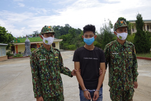 Đưa người Trung Quốc nhập cảnh chui: nhận tiền kiểu buộc vào đá, ném qua suối - Ảnh 1. Đưa người Trung Quốc nhập cảnh chui: nhận tiền kiểu buộc vào đá, ném qua suối - Ảnh 1.