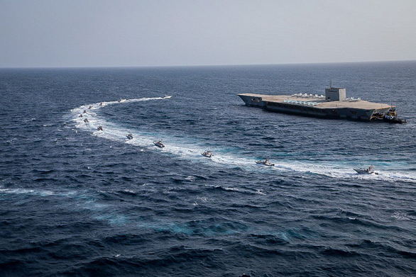 Iran dùng chiến thuật bầy sói hạ gục tàu sân bay Mỹ dễ như bỡn - Ảnh 5. Iran dùng chiến thuật bầy sói hạ gục tàu sân bay Mỹ dễ như bỡn - Ảnh 5.
