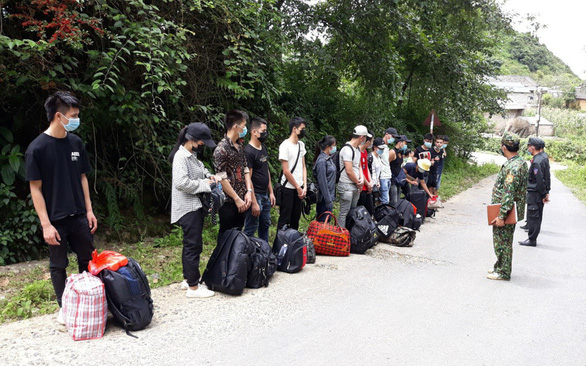 Nhập cảnh trái phép nhộn nhịp vùng biên Hà Giang, chỉ một đồn đã bắt được 2.500 người - Ảnh 1.