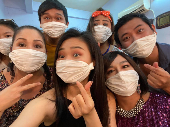 Hồng Vân đóng sân khấu, Hòa Minzy, Nguyễn Trần Trung Quân hủy show vì COVID-19 - Ảnh 1. Hồng Vân đóng sân khấu, Hòa Minzy, Nguyễn Trần Trung Quân hủy show vì COVID-19 - Ảnh 1.