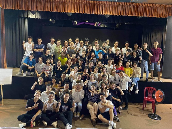 Hồng Vân đóng sân khấu, Hòa Minzy, Nguyễn Trần Trung Quân hủy show vì COVID-19 - Ảnh 2. Hồng Vân đóng sân khấu, Hòa Minzy, Nguyễn Trần Trung Quân hủy show vì COVID-19 - Ảnh 2.