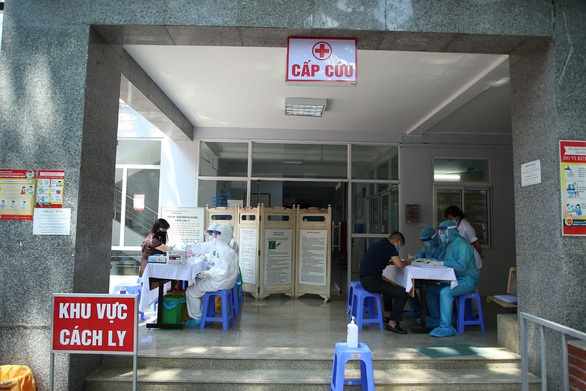 Người khai về từ Đà Nẵng vọt lên gần 54.000, Hà Nội khẩn cấp bổ sung test nhanh COVID-19 - Ảnh 1. Người khai về từ Đà Nẵng vọt lên gần 54.000, Hà Nội khẩn cấp bổ sung test nhanh COVID-19 - Ảnh 1.