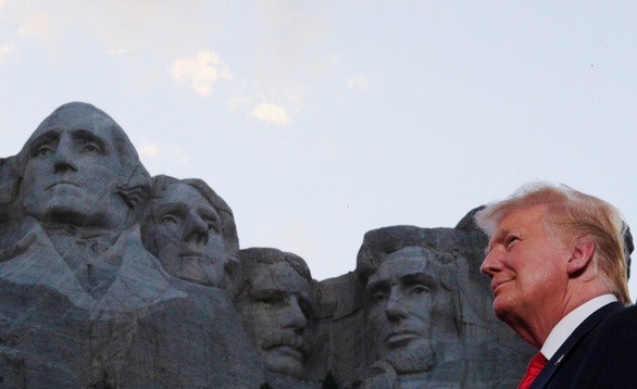 Ông Trump công kích cách mạng văn hóa cánh tả khi phát biểu trên núi Rushmore - Ảnh 1. Ông Trump công kích cách mạng văn hóa cánh tả khi phát biểu trên núi Rushmore - Ảnh 1.