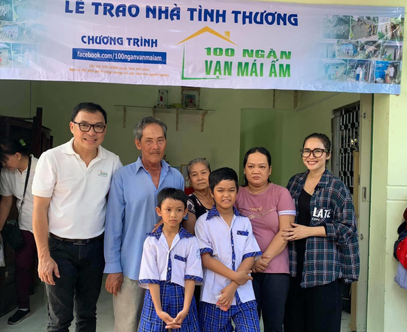 Nuôi cảm xúc tích cực từ hoạt động từ thiện - Ảnh 1. Nuôi cảm xúc tích cực từ hoạt động từ thiện - Ảnh 1.
