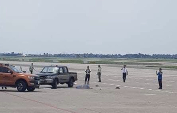 Nhân viên vệ sinh bị xe bán tải tông chết trong sân bay Nội Bài - Ảnh 1. Nhân viên vệ sinh bị xe bán tải tông chết trong sân bay Nội Bài - Ảnh 1.