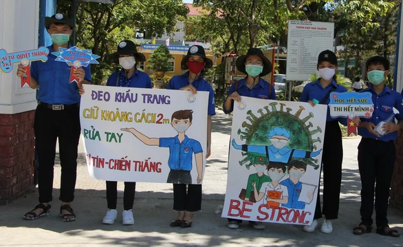 Đại học ơi ta đến đây và những kiểu cổ vũ thí sinh cực dễ thương - Ảnh 11. Đại học ơi ta đến đây và những kiểu cổ vũ thí sinh cực dễ thương - Ảnh 11.