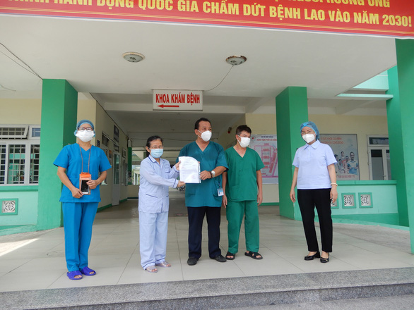 Hai bệnh nhân ở Quảng Ngãi, 1 ở Đà Nẵng được công bố khỏi COVID-19 - Ảnh 1. Hai bệnh nhân ở Quảng Ngãi, 1 ở Đà Nẵng được công bố khỏi COVID-19 - Ảnh 1.