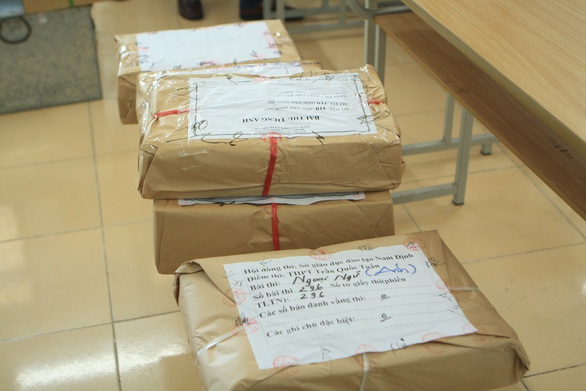 Những hình ảnh khởi động ngày đầu chấm thi tốt nghiệp THPT 2020 - Ảnh 4. Những hình ảnh khởi động ngày đầu chấm thi tốt nghiệp THPT 2020 - Ảnh 4.