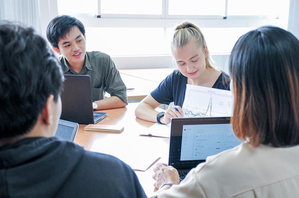 Chọn ngành kinh tế - Làm sao để không lỗi thời với tương lai? - Ảnh 2. Chọn ngành kinh tế - Làm sao để không lỗi thời với tương lai? - Ảnh 2.