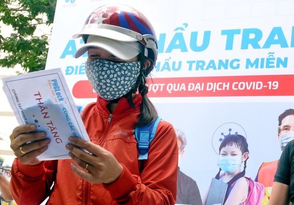 Đứng lên giữa dịch bệnh - Ảnh 1. Đứng lên giữa dịch bệnh - Ảnh 1.