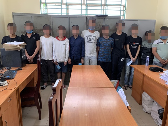 Vụ đập phá quán trà sữa ở quận Bình Tân: Công an mời 11 người liên quan - Ảnh 1. Vụ đập phá quán trà sữa ở quận Bình Tân: Công an mời 11 người liên quan - Ảnh 1.