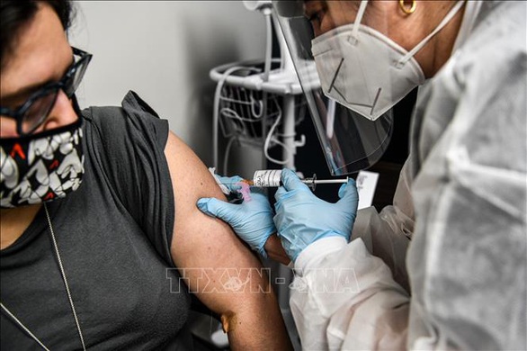 Mỹ phát triển chủng virus corona mới đẩy nhanh tiến độ thử vắcxin - Ảnh 1. Mỹ phát triển chủng virus corona mới đẩy nhanh tiến độ thử vắcxin - Ảnh 1.