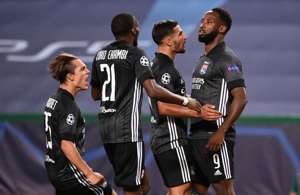 Lyon tạo địa chấn, loại Man City khỏi Champions League - Ảnh 1. Lyon tạo địa chấn, loại Man City khỏi Champions League - Ảnh 1.