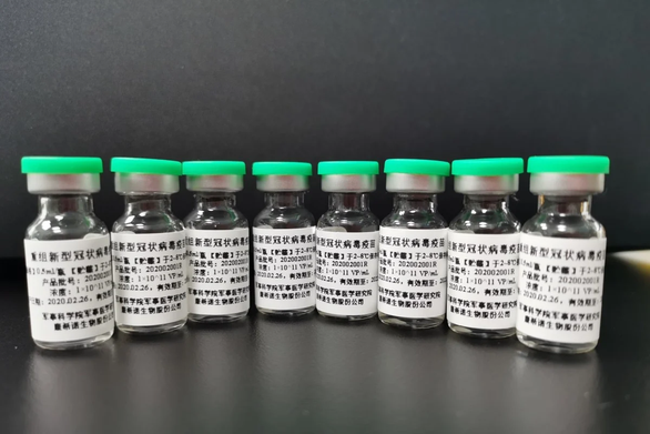 Trung Quốc cấp bằng sáng chế cho vắcxin COVID-19 dù chưa thử nghiệm xong - Ảnh 1.