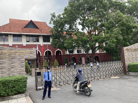 Cấm thì cấm, một trường ở Biên Hòa vẫn bắt 800 học sinh đi học - Ảnh 3. Cấm thì cấm, một trường ở Biên Hòa vẫn bắt 800 học sinh đi học - Ảnh 3.