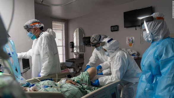 COVID-19 là nguyên nhân gây tử vong đứng thứ ba ở Mỹ - Ảnh 1. COVID-19 là nguyên nhân gây tử vong đứng thứ ba ở Mỹ - Ảnh 1.