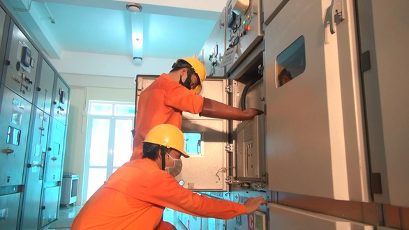 Đóng tuyến cáp ngầm đưa điện vượt biển ra Cù Lao Xanh - Ảnh 1. Đóng tuyến cáp ngầm đưa điện vượt biển ra Cù Lao Xanh - Ảnh 1.