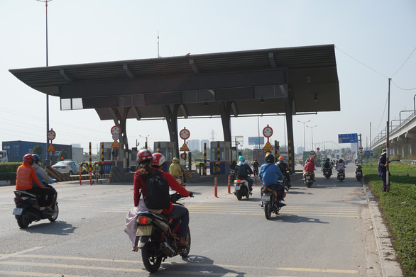 Trạm thu phí BOT xa lộ Hà Nội dự kiến thu phí trở lại từ tháng 11-2020 - Ảnh 1.