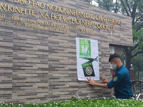 Vụ 800 học sinh đến trường để học online: Các lý do đều không thuyết phục - Ảnh 3. Vụ 800 học sinh đến trường để học online: Các lý do đều không thuyết phục - Ảnh 3.