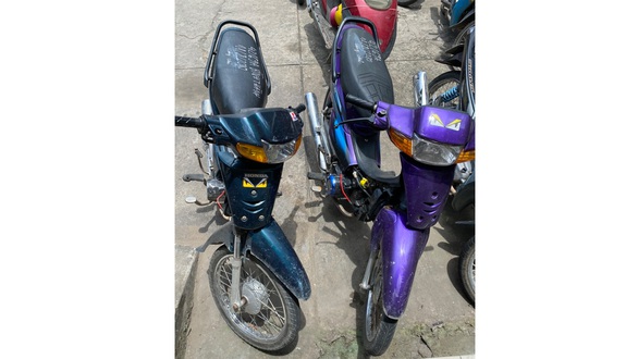 Bị một phụ nữ truy đuổi vào hẻm cụt, 3 thanh niên cướp giật bỏ lại xe máy thoát thân - Ảnh 1. Bị một phụ nữ truy đuổi vào hẻm cụt, 3 thanh niên cướp giật bỏ lại xe máy thoát thân - Ảnh 1.
