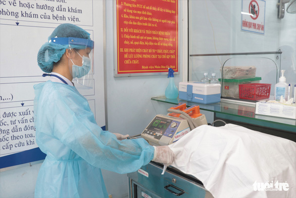 30 cán bộ y tế mắc COVID-19, 25 ca tử vong: Bệnh viện phải kiểm soát lây nhiễm chéo - Ảnh 1. 30 cán bộ y tế mắc COVID-19, 25 ca tử vong: Bệnh viện phải kiểm soát lây nhiễm chéo - Ảnh 1.