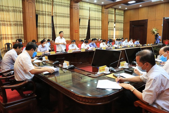 Vừa hủy công tác, lãnh đạo tỉnh Thái Bình lập tức họp chỉ đạo phòng chống dịch COVID-19 - Ảnh 2. Vừa hủy công tác, lãnh đạo tỉnh Thái Bình lập tức họp chỉ đạo phòng chống dịch COVID-19 - Ảnh 2.