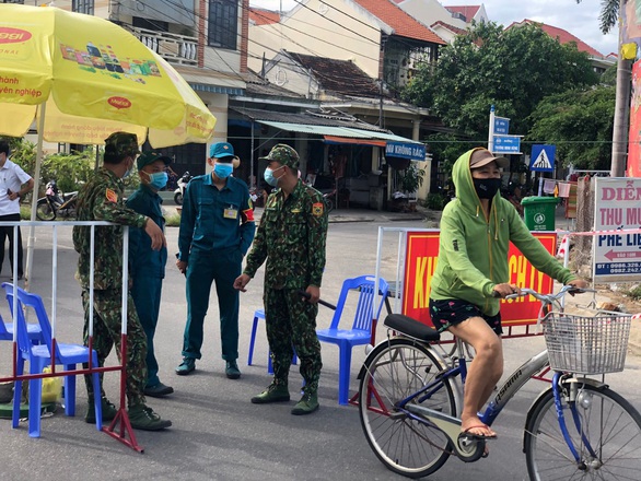 Hội An xét nghiệm miễn phí cho 400 khách quốc tế trước khi rời phố cổ - Ảnh 1. Hội An xét nghiệm miễn phí cho 400 khách quốc tế trước khi rời phố cổ - Ảnh 1.