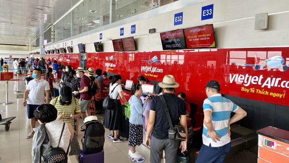 Chuẩn bị về nhà ăn Tết, lo gì xách nặng - Ảnh 2. Chuẩn bị về nhà ăn Tết, lo gì xách nặng - Ảnh 2.