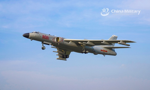 Đưa oanh tạc cơ H-6J ra đảo Phú Lâm, Trung Quốc vi phạm chủ quyền Việt Nam - Ảnh 1. Đưa oanh tạc cơ H-6J ra đảo Phú Lâm, Trung Quốc vi phạm chủ quyền Việt Nam - Ảnh 1.