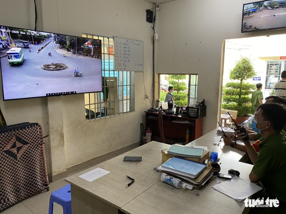 Camera soi ra 2 kẻ đi xe không biển số sau nhiều lần ăn hàng - Ảnh 2. Camera soi ra 2 kẻ đi xe không biển số sau nhiều lần ăn hàng - Ảnh 2.
