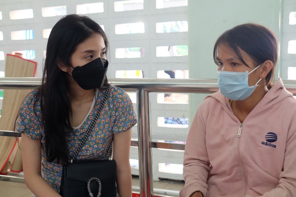 Kêu gọi giúp anh Tâm bắt rắn đóng học phí cho con, một ngày được 100 triệu đồng - Ảnh 1. Kêu gọi giúp anh Tâm bắt rắn đóng học phí cho con, một ngày được 100 triệu đồng - Ảnh 1.