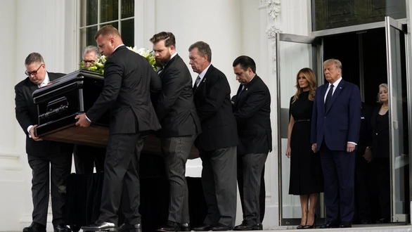 Làm tưởng niệm em trai tại Nhà Trắng, ông Trump phải bỏ tiền túi - Ảnh 1. Làm tưởng niệm em trai tại Nhà Trắng, ông Trump phải bỏ tiền túi - Ảnh 1.