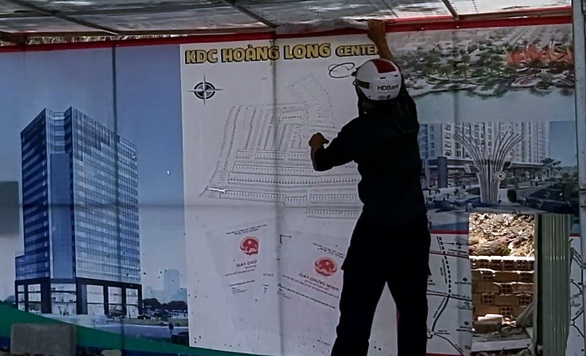 Bắt giám đốc vẽ dự án ma, lừa đảo hàng chục tỉ đồng - Ảnh 2. Bắt giám đốc vẽ dự án ma, lừa đảo hàng chục tỉ đồng - Ảnh 2.