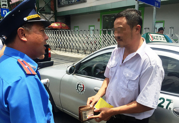 TP.HCM lập tổ phản ứng nhanh xử lý taxi, xích lô ‘làm tiền’ du khách - Ảnh 1.