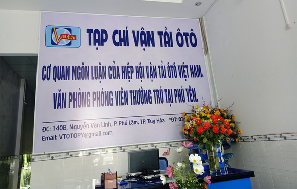 Tự treo biển văn phòng phóng viên thường trú của tạp chí Vận tải Ôtô - Ảnh 1.