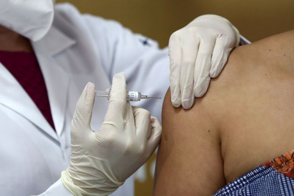 Trung Quốc đã tiêm vắcxin cho người có nguy cơ cao mắc COVID-19 từ tháng 7 - Ảnh 2.