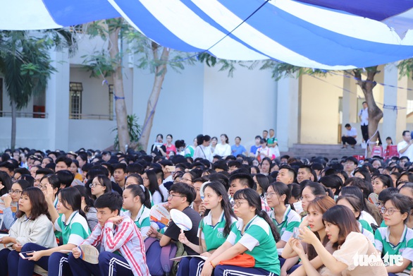 Lấy mẫu xét nghiệm SARS-CoV-2 gần 11.000 thí sinh Đà Nẵng vào ngày 1-9 - Ảnh 1. Lấy mẫu xét nghiệm SARS-CoV-2 gần 11.000 thí sinh Đà Nẵng vào ngày 1-9 - Ảnh 1.