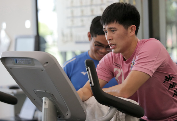 Điều trị chấn thương: Nỗi băn khoăn của các cầu thủ Việt - Ảnh 2. Điều trị chấn thương: Nỗi băn khoăn của các cầu thủ Việt - Ảnh 2.