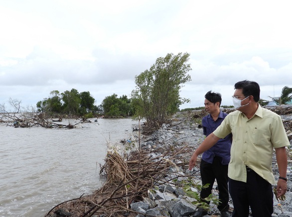 Cà Mau ban hành tình huống khẩn cấp sạt lở 4 đoạn đê biển Tây - Ảnh 1. Cà Mau ban hành tình huống khẩn cấp sạt lở 4 đoạn đê biển Tây - Ảnh 1.
